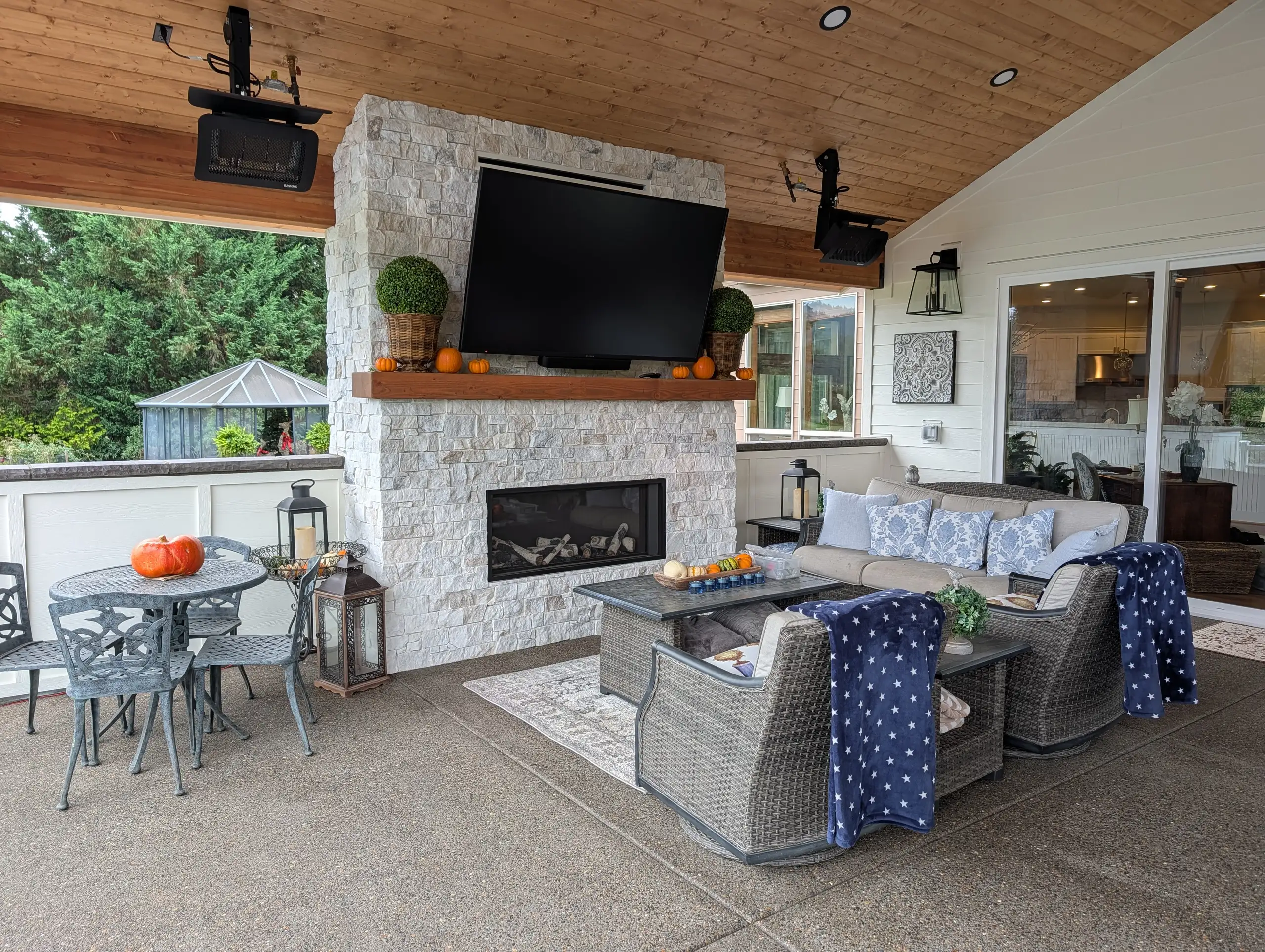 Patio cover out door fireplace oregon city